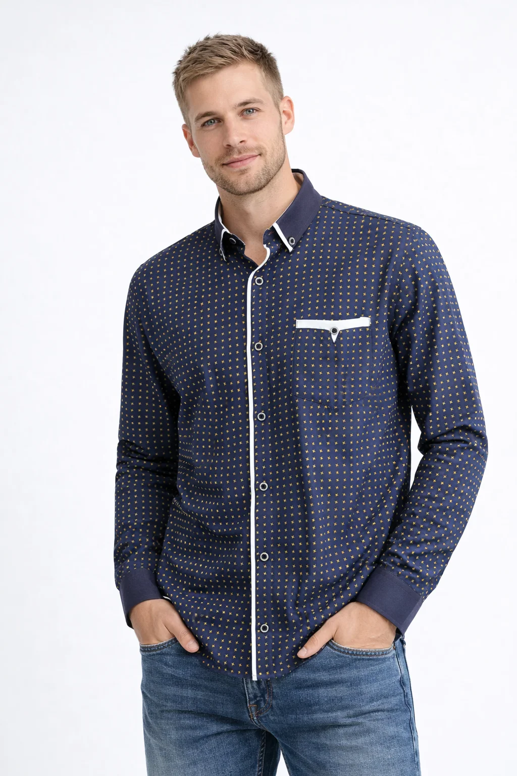 Camisa azul marino con detalles blancos