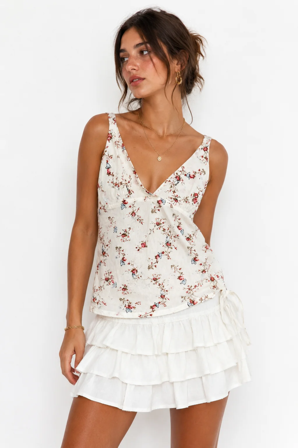Top blanco de tirantes con lazo floral