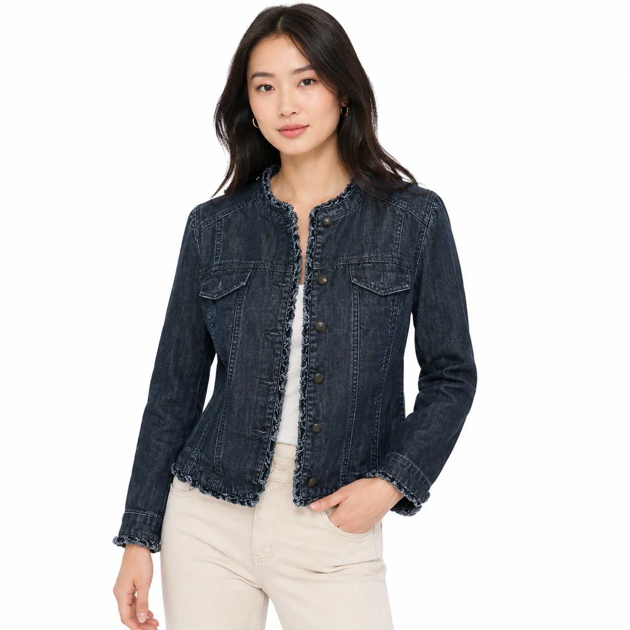 Chaqueta vaquera con bordes deshilachados