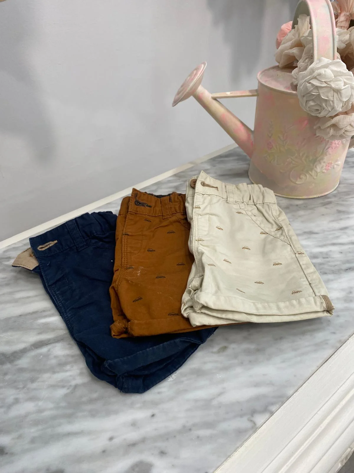 Shorts con estampado de coches