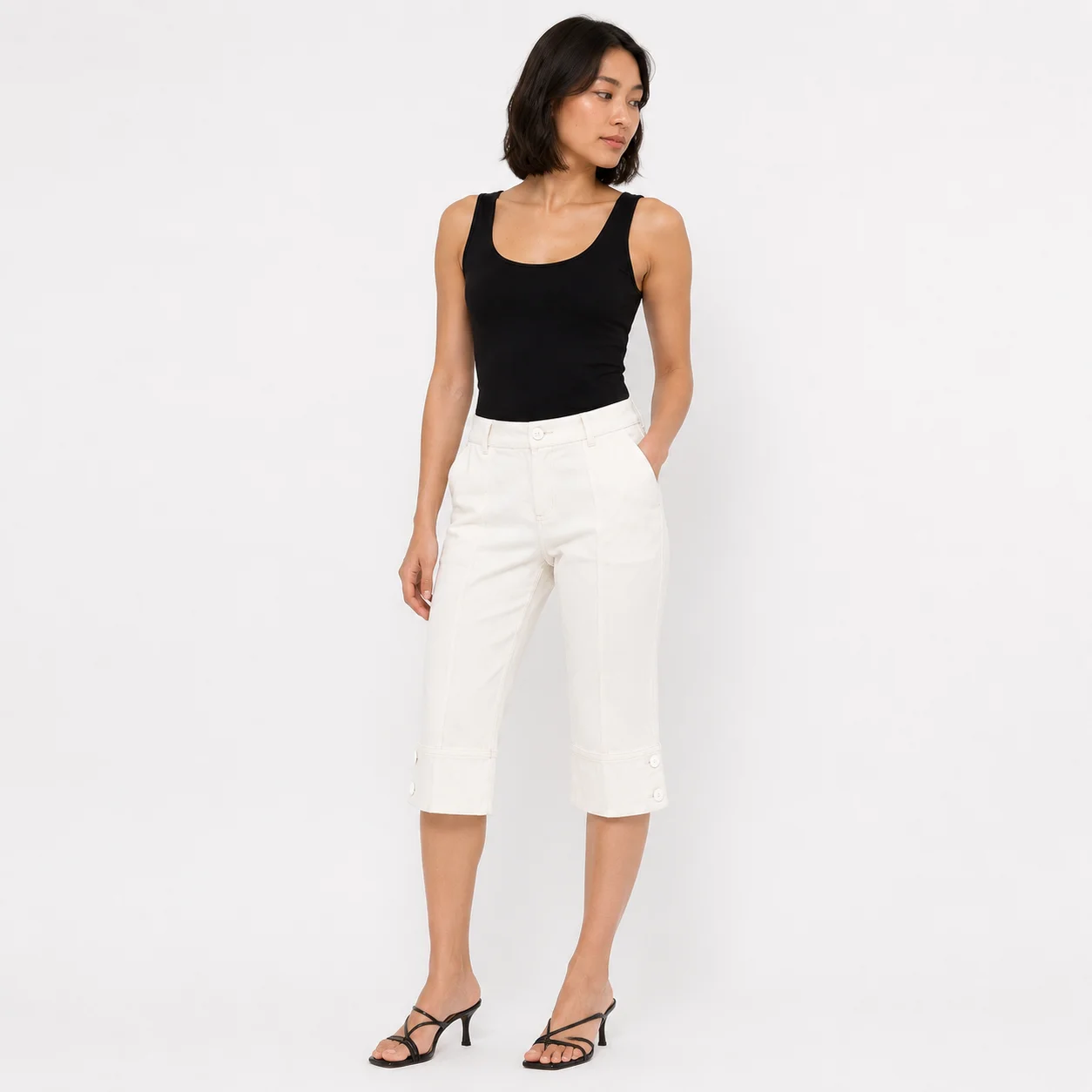 Pantalón Capri Blanco de Corte Elegante