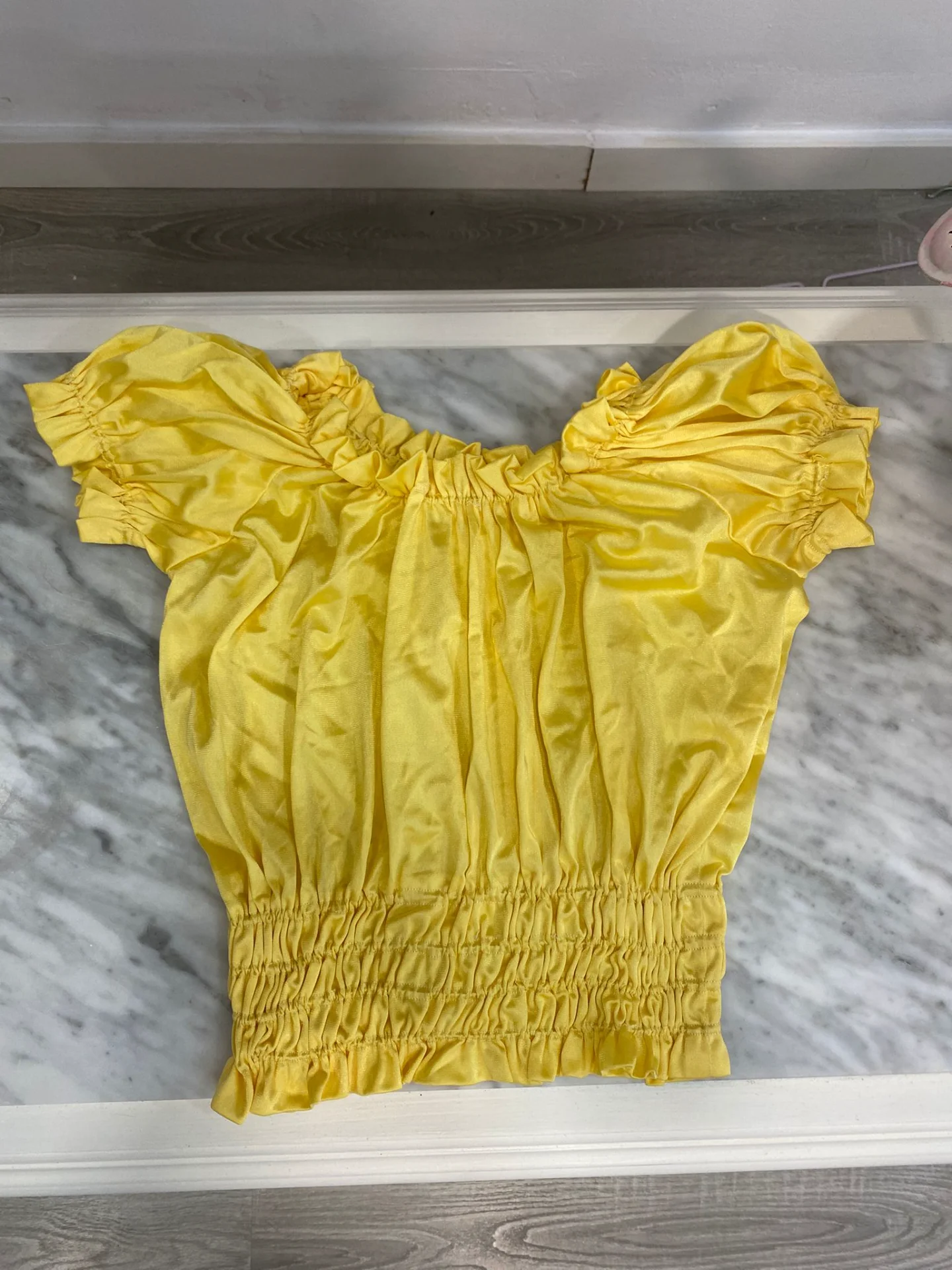 Blusa Infantil Amarilla con Mangas Fruncidas