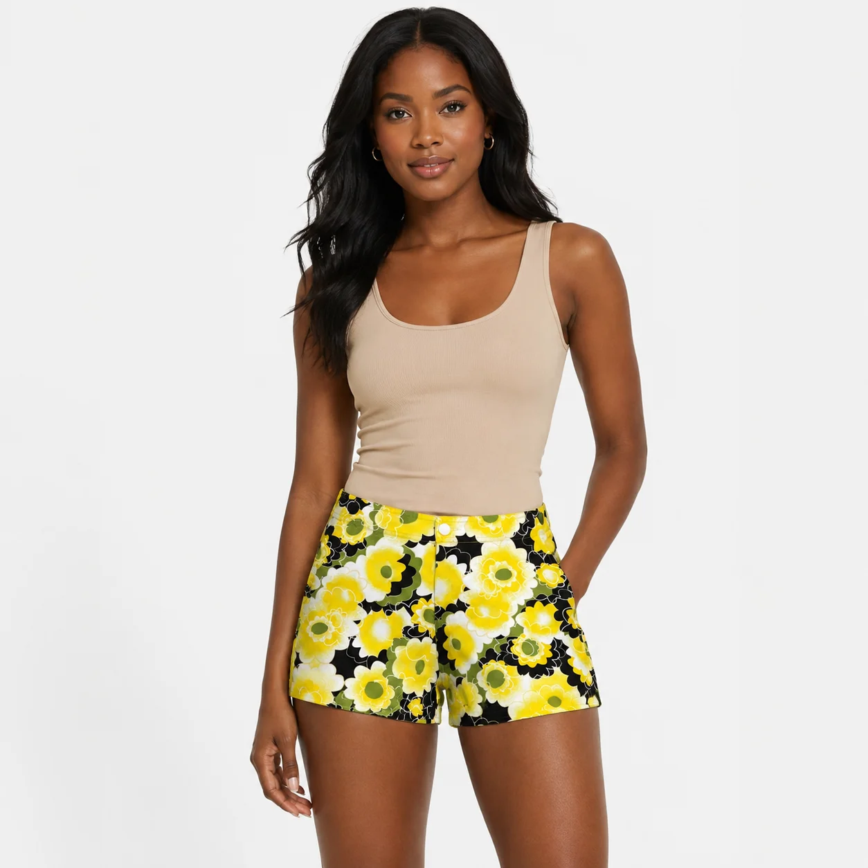Shorts florales amarillos y blancos