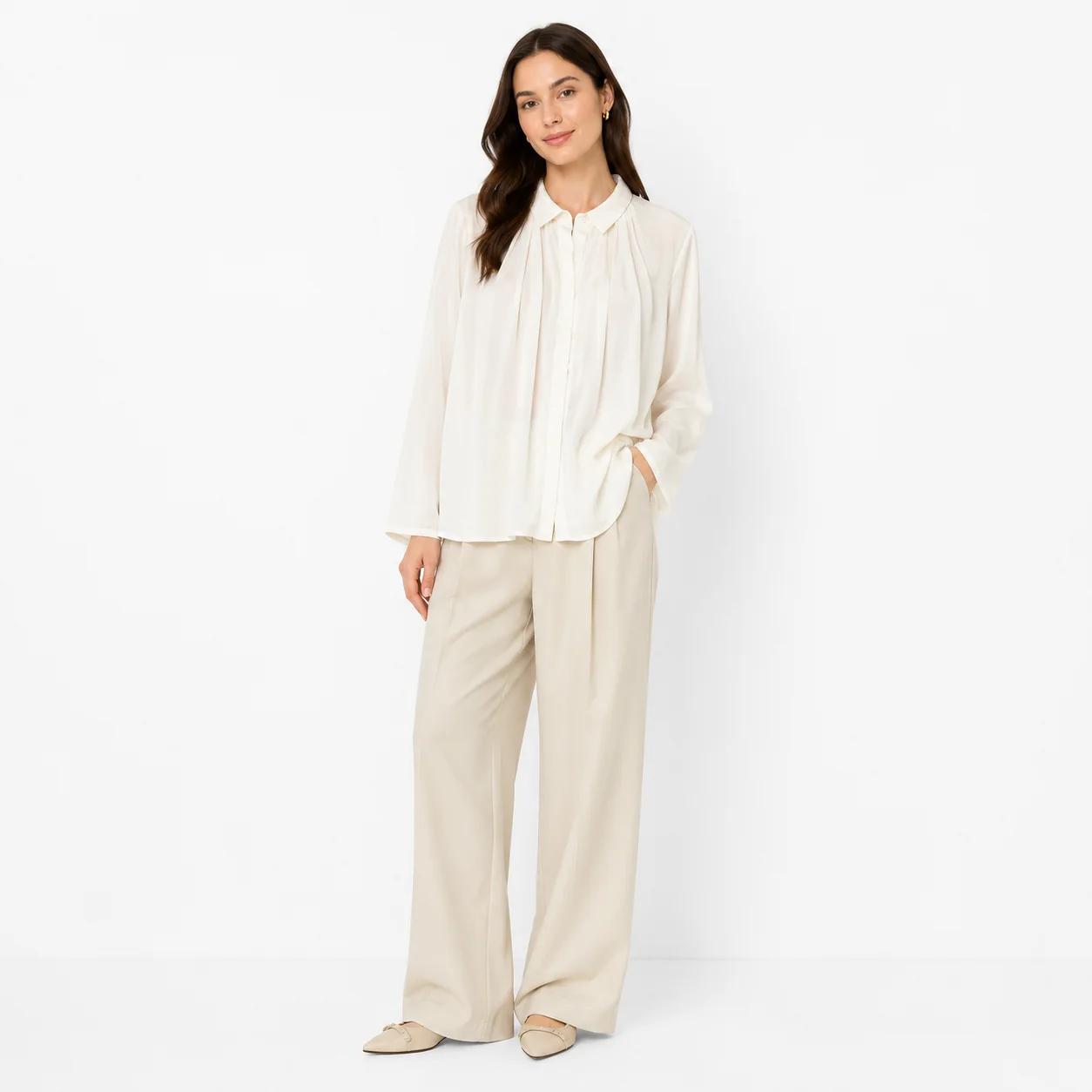 Blusa blanca con cuello camisero (Talla L)