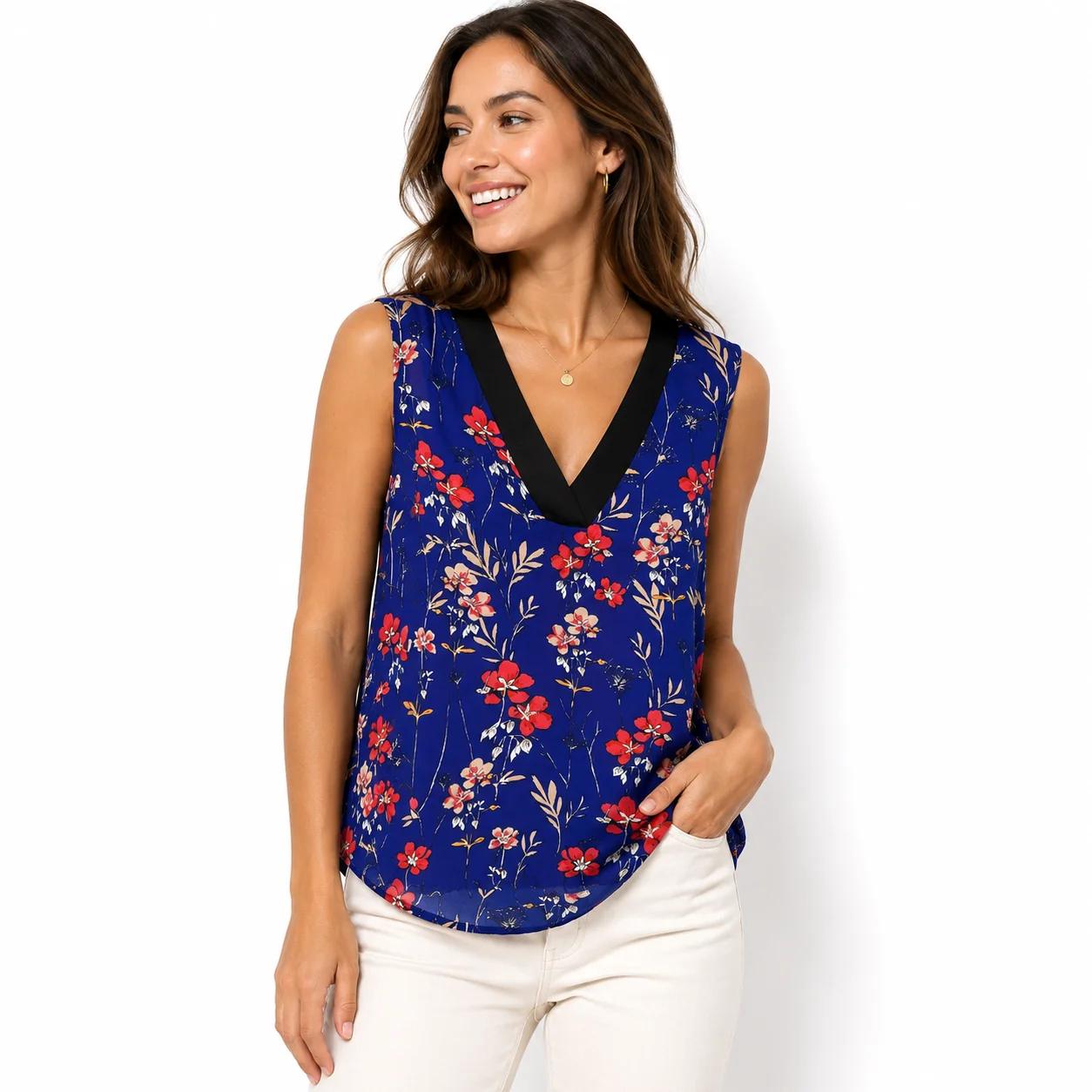 Blusa azul sin mangas con flores rojas