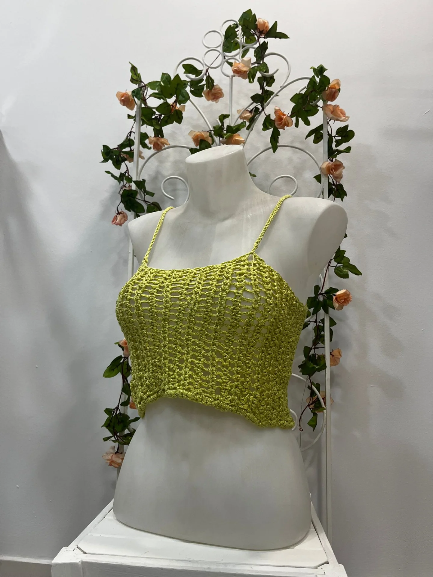 Top crochet verde lima hecho a mano