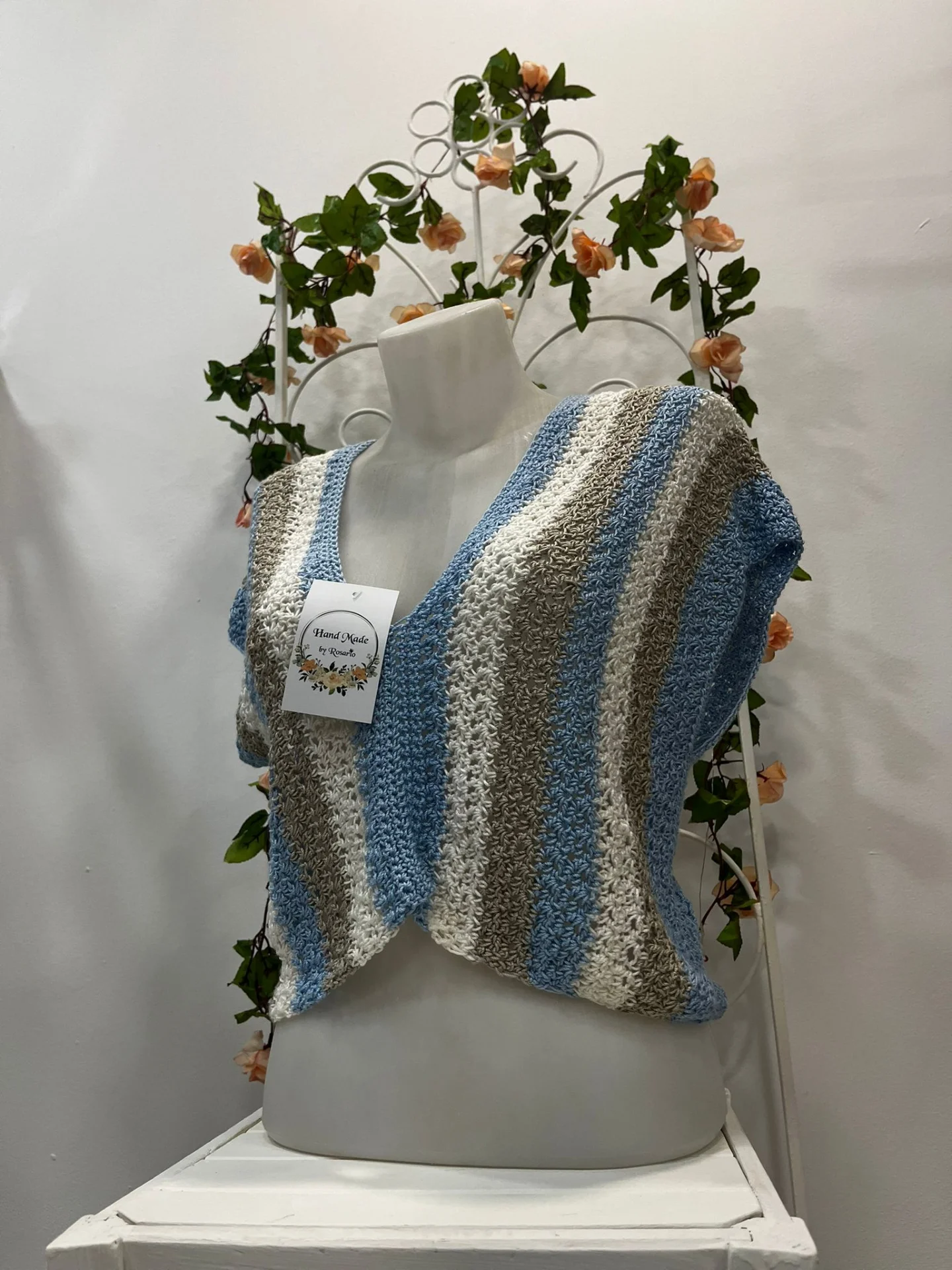 Chaleco crochet rayas azul hecho a mano