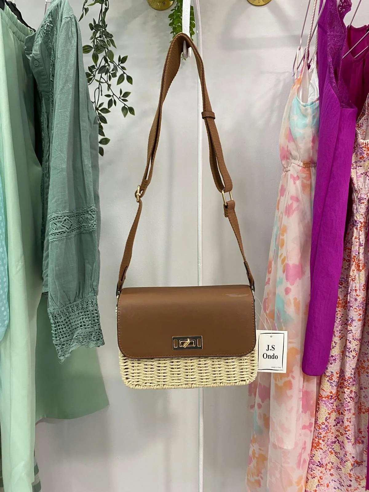 Bolso bandolera piel y rafia