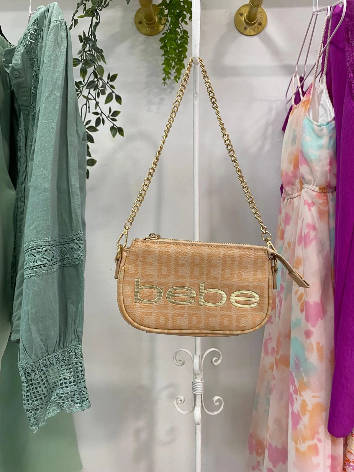 Bolso pequeño de hombro color beige