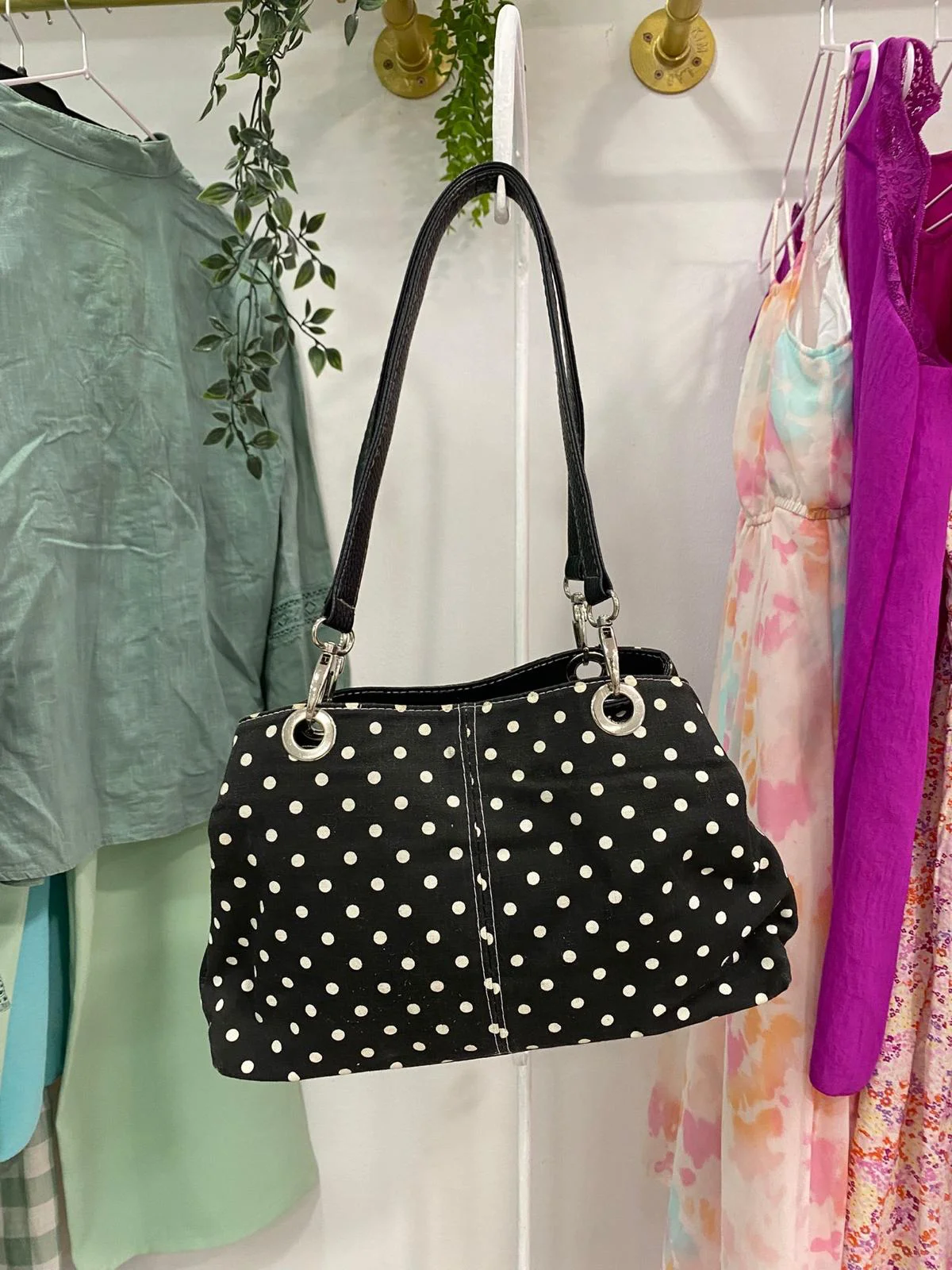 Bolso negro lunares blancos