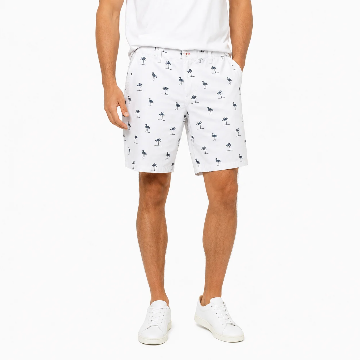 Shorts blancos con flamencos y palmeras