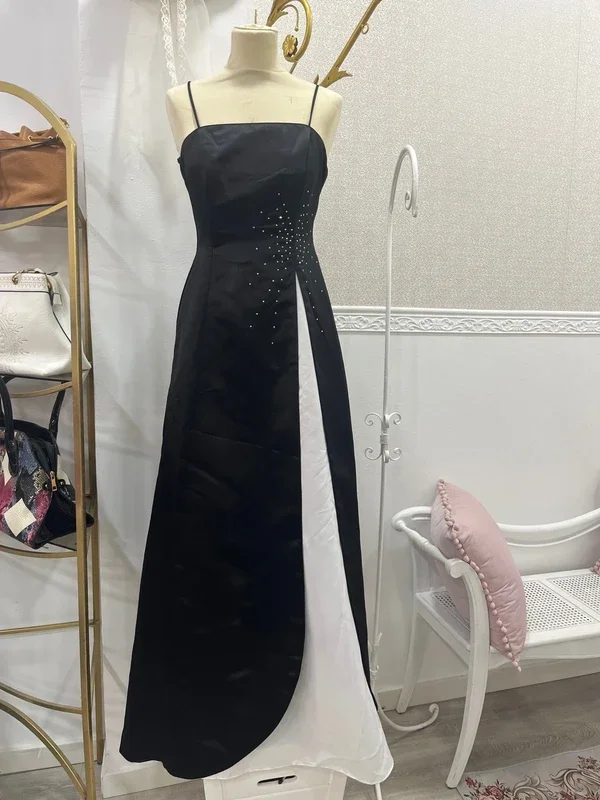 Vestido largo negro con abertura