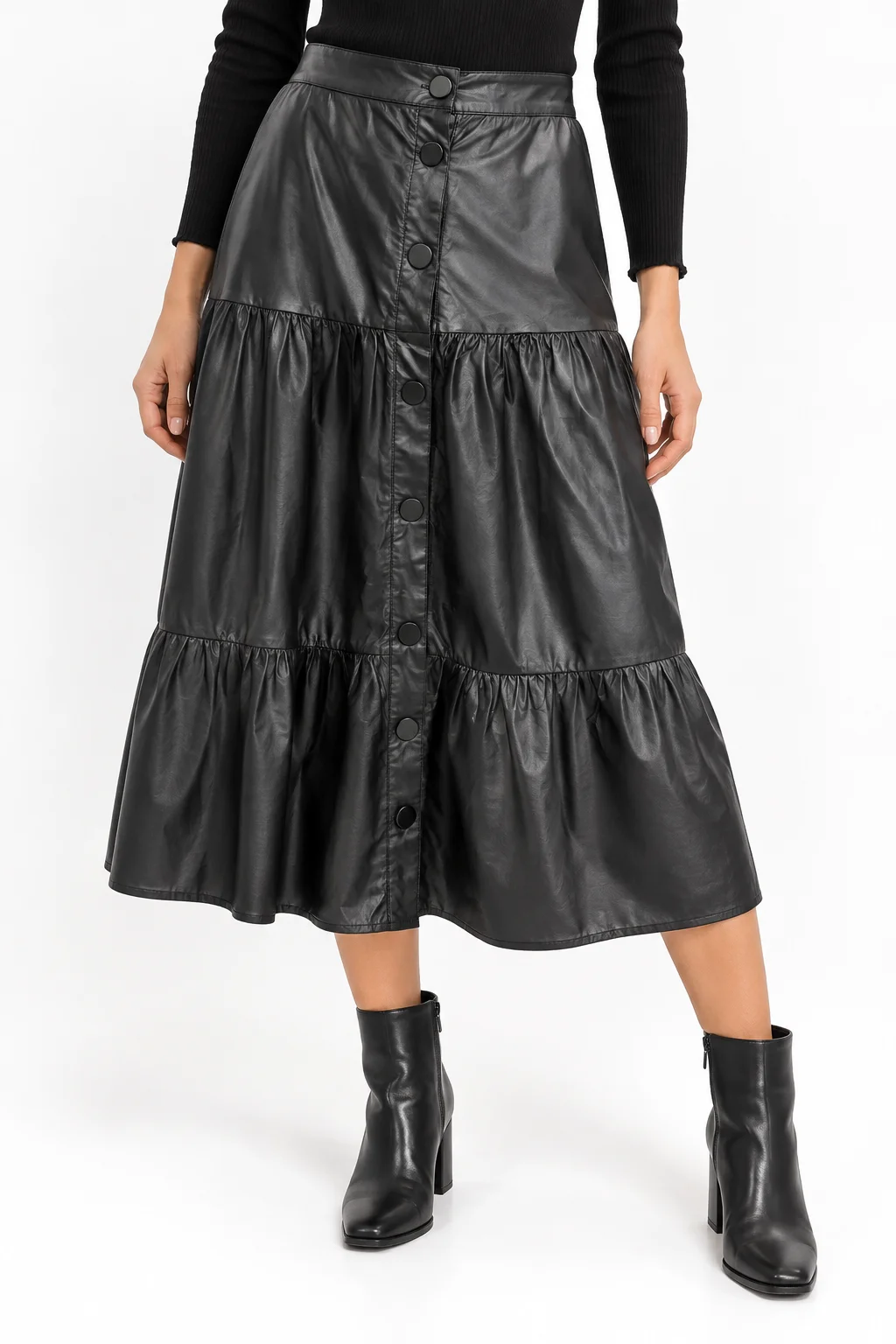 Falda midi Stradivarius con efecto piel negra