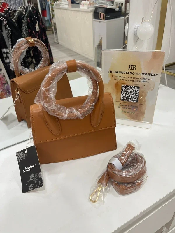 Bolso marrón con asa redonda