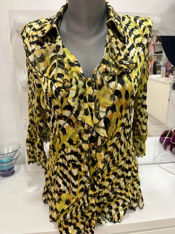 Blusa estampada amarilla y negra