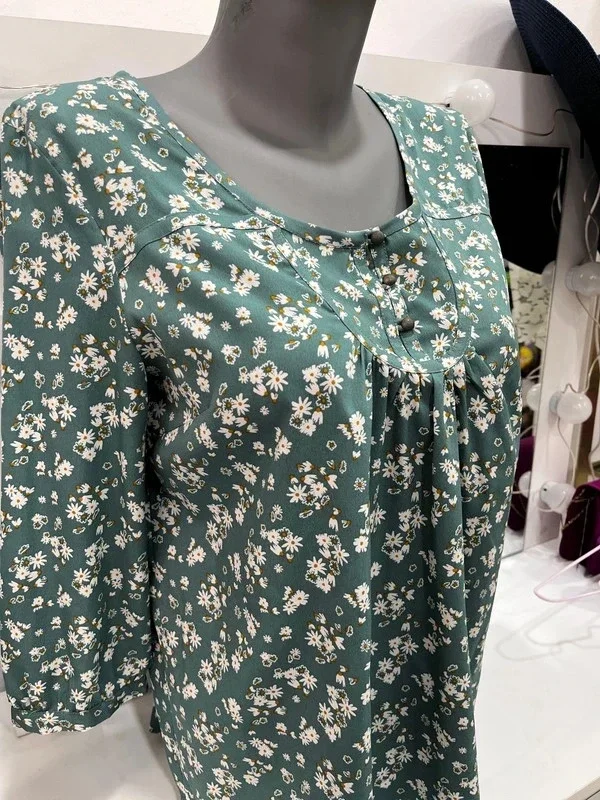 Blusa verde estampada flores