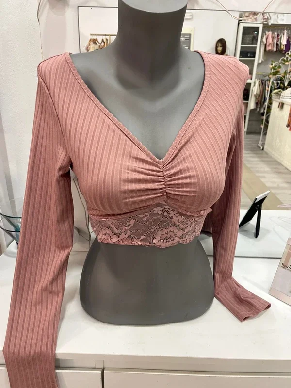 Top rosa con encaje de SHEIN