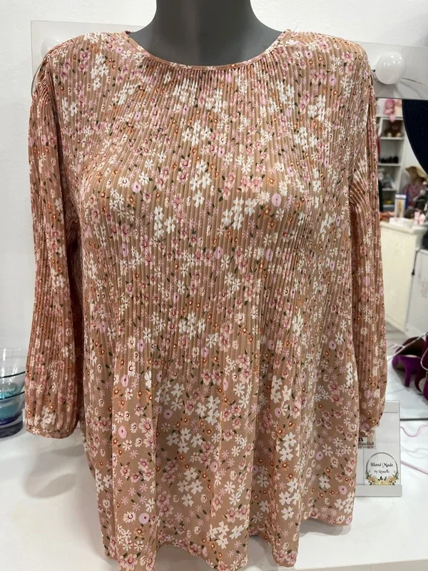 Blusa floral plisada mujer