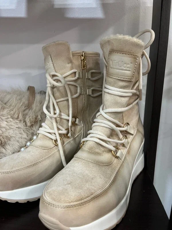 Botas de invierno VirUcci crema con cordones y suela blanca
