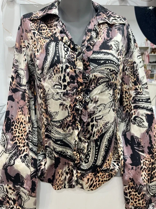 Blusa (Michael Bustos) estampada con volantes