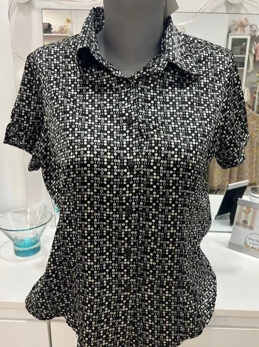 Camisa estampada de manga corta con cuello camisero