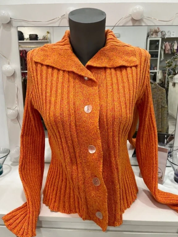Cárdigan naranja de punto canalé con cuello camisero