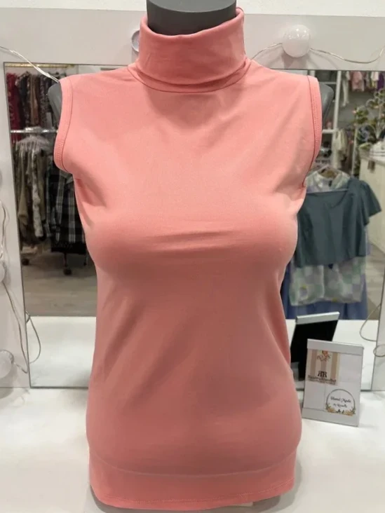 Top cuello alto sin mangas coral