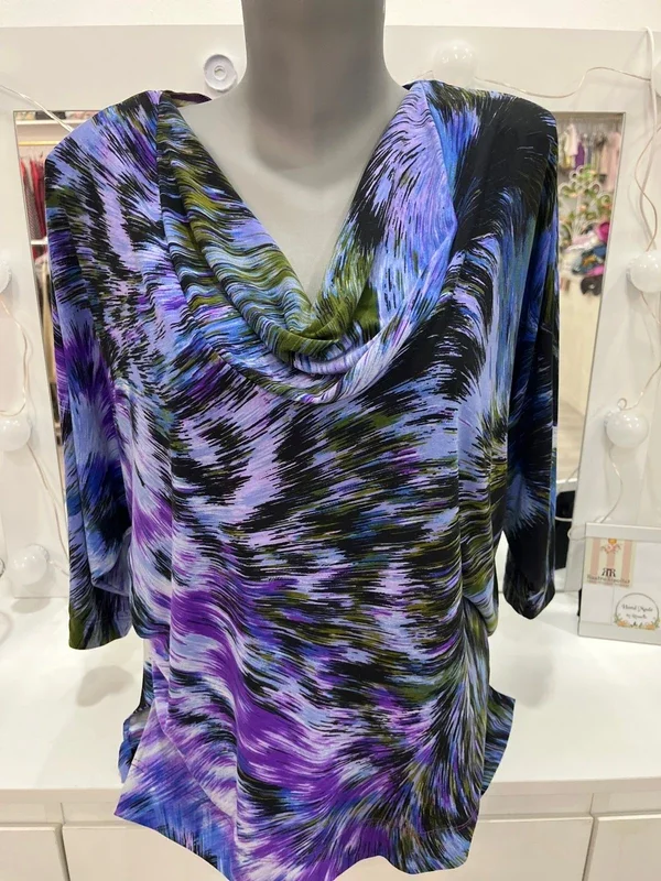 Blusa estampada morada con escote drapeado