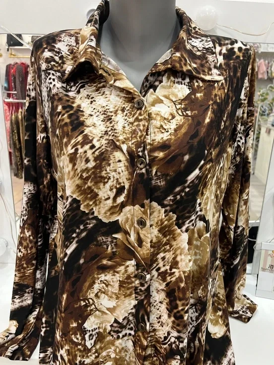 Camisa de manga larga con estampado animal y floral