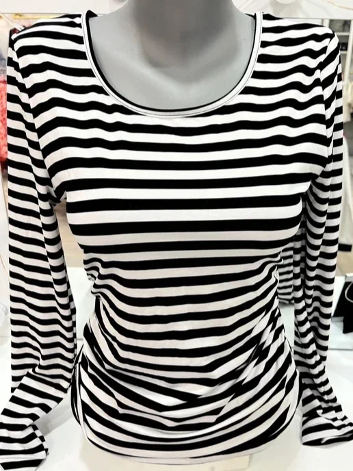 Camiseta de manga larga a rayas blanco y negro