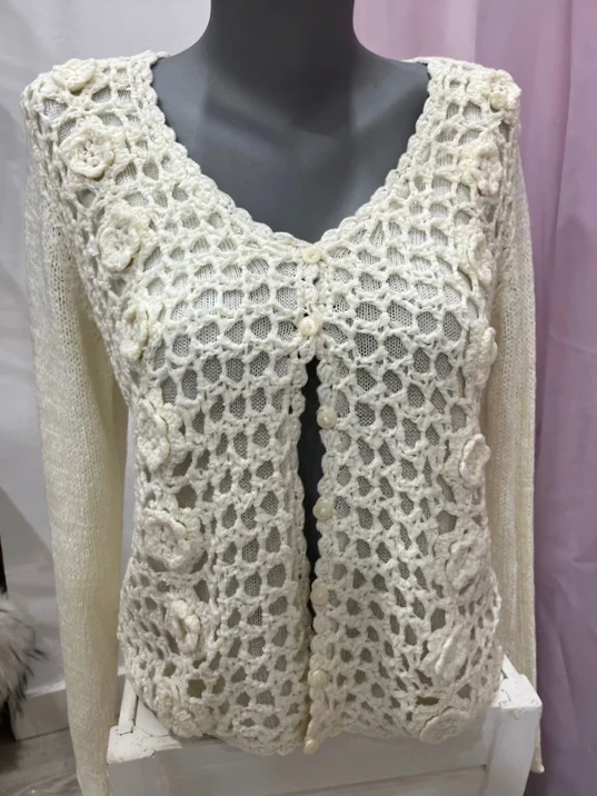 Cárdigan de punto calado blanco con flores