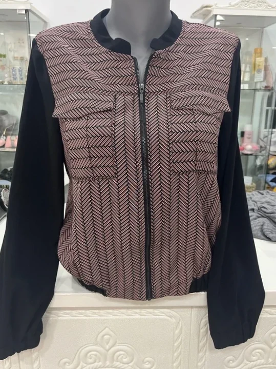 Chaqueta bomber estampada con cremallera