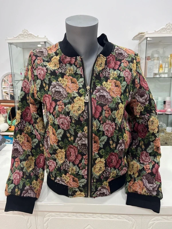 Bomber estampada floral