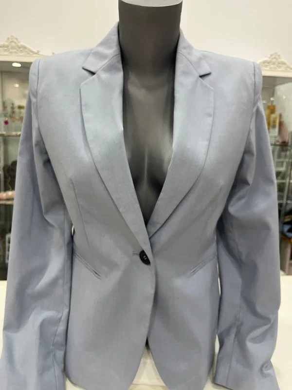 Blazer ZARA gris de mujer con un botón