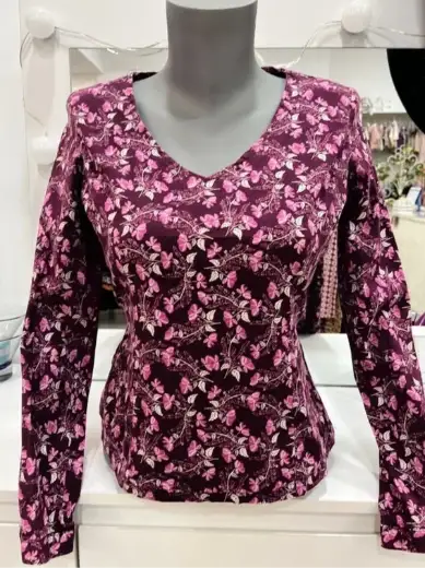 Camiseta estampada floral manga larga