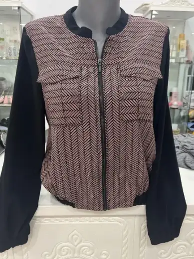 Chaqueta bomber estampada con cremallera