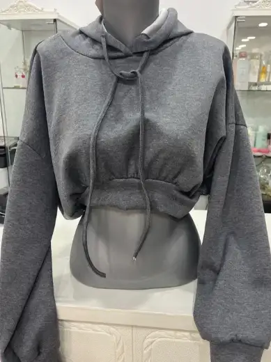 Sudadera corta gris con capucha y cordones