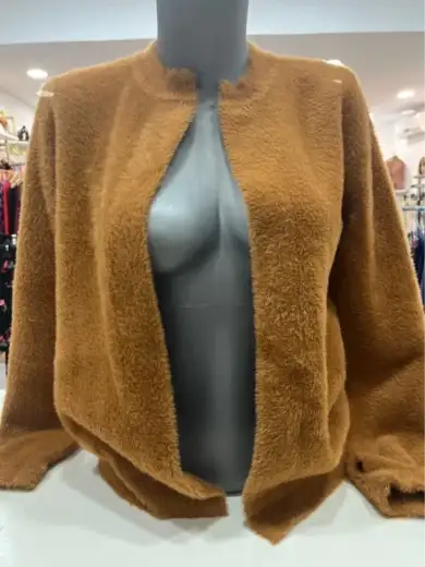 Cárdigan pelo marrón con cuello redondo