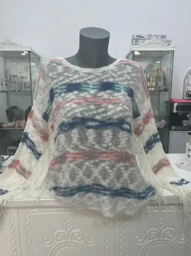 Jersey de punto fino con flecos y estampado geométrico