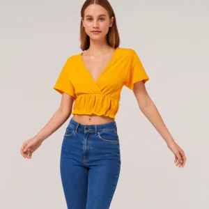 Top cruzado Bershka con nido de abeja