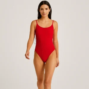 Body rojo canalé con tirantes finos