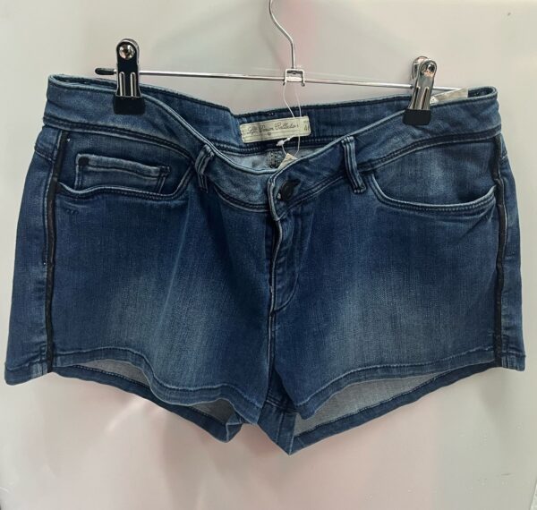 Short vaquero azul oscuro estilo casual