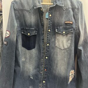 Camisa denim desgastada con bordados