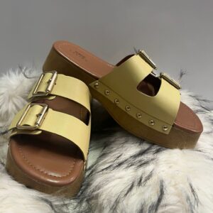 Sandalias Plataforma Amarillas con Hebillas Doradas