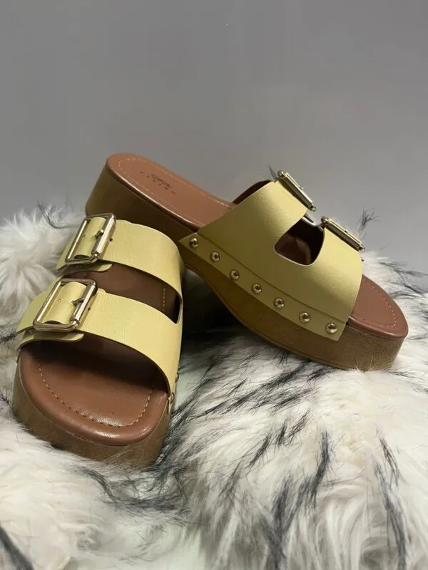 Sandalias Plataforma Amarillas con Hebillas Doradas