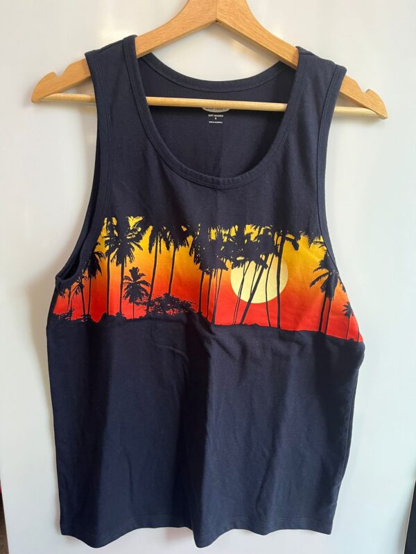 Camiseta sin mangas Old Navy atardecer palmeras
