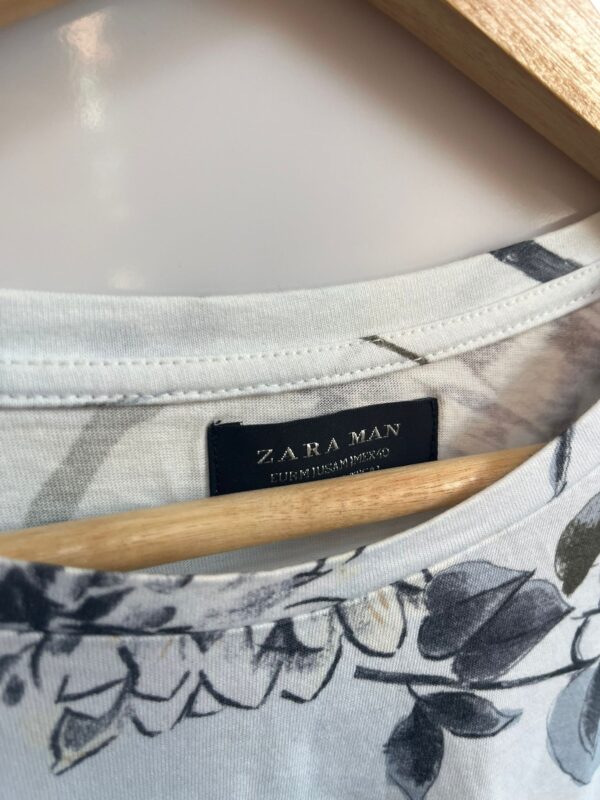 Camiseta estampada floral Zara Man - Imagen 2