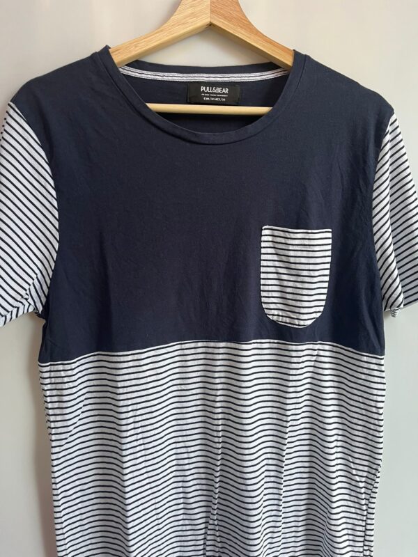 Camiseta Pull&Bear a rayas con bolsillo