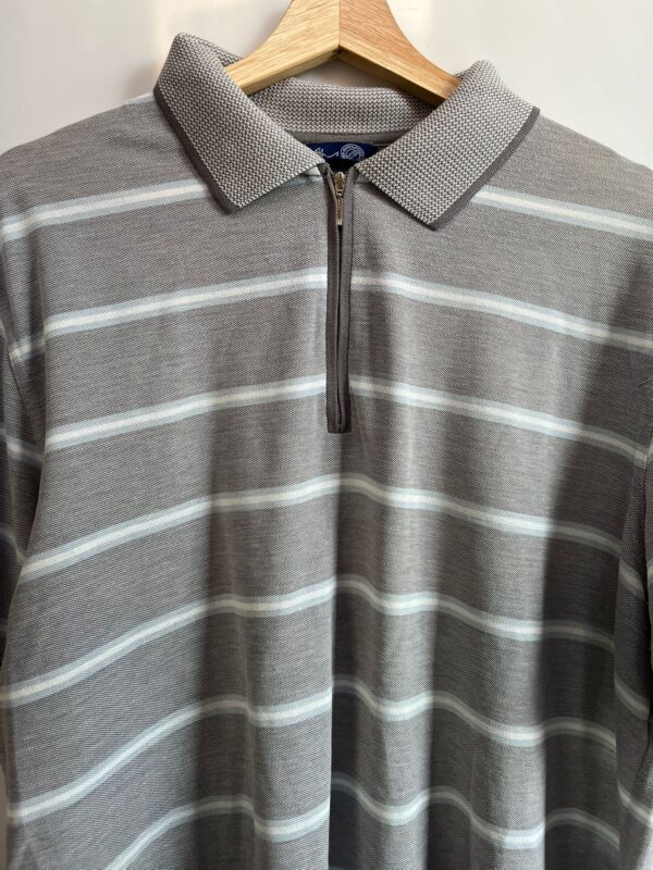 Polo gris a rayas BH con cremallera - Imagen 3