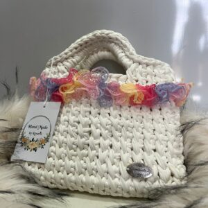Bolso blanco artesanal con detalle multicolor